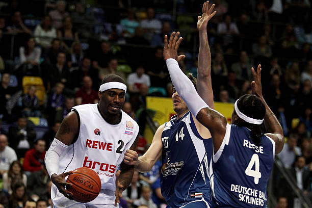 予了长辈般 予了长辈般